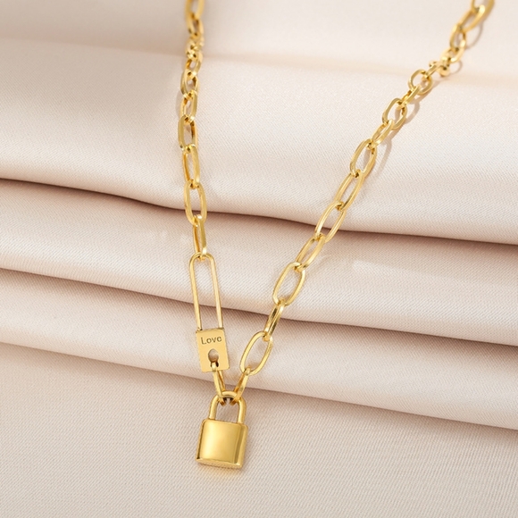 Gold stainless steel lock necklace - Picture 5 of 6